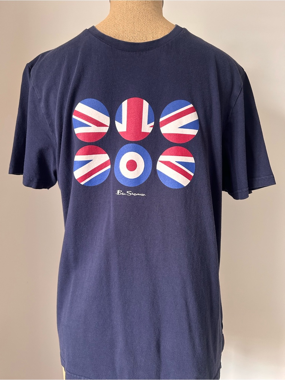 Various men’s short sleeve tees.